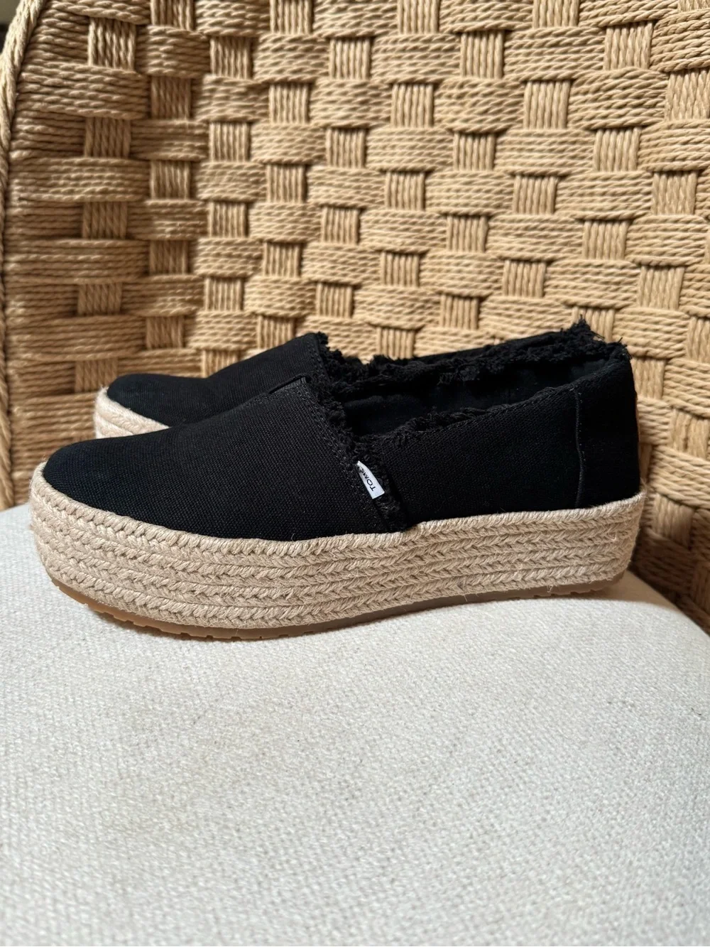 Toms Valencia Black Espadrille Platform Slip-On with Jute Sole Size 6.5